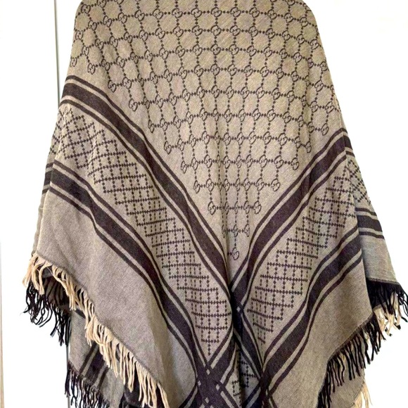 GUCCI SCARF X LARGE SIZE WITH FOX FUR AROUND - Picture 12 of 12